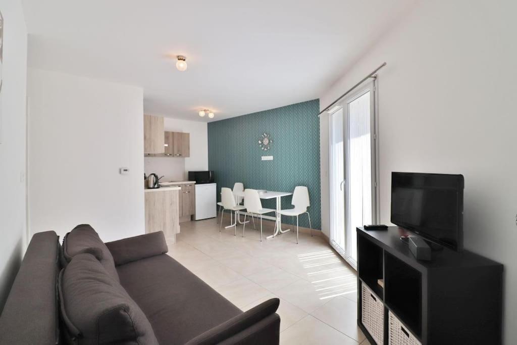 Beautiful Flat With Sunny Garden In Heart Of Le Port Appartamento Nizza