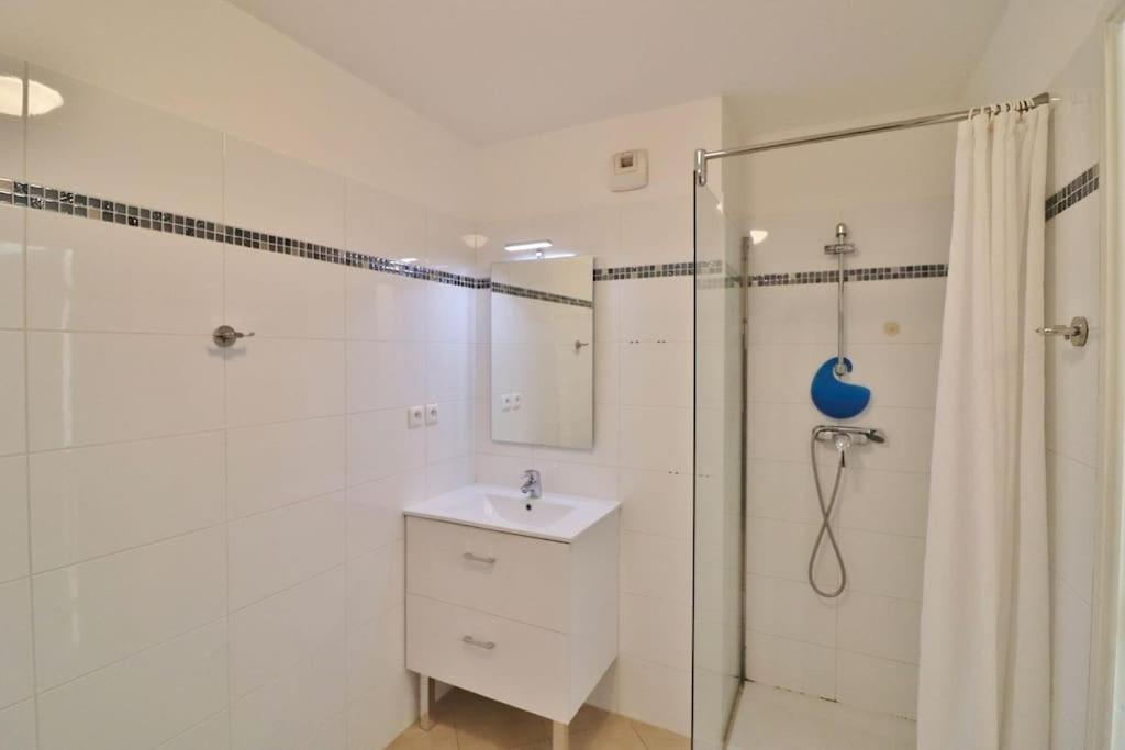 Apartment Beautiful Flat With Sunny Garden In Heart Of Le Port