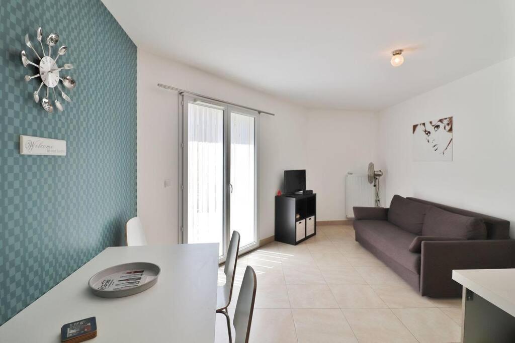 Apartment Beautiful Flat With Sunny Garden In Heart Of Le Port Nizza
